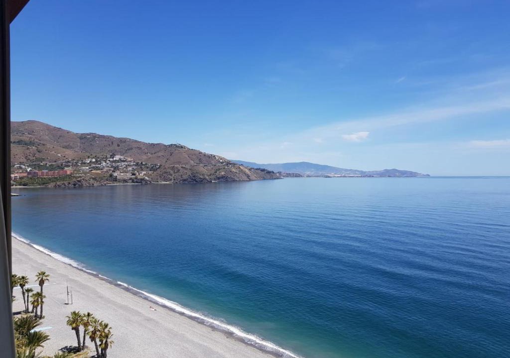 Velilla-Taramay Apartment | Ático en Almuñecar. Primera línea de playa con vistas espectaculares