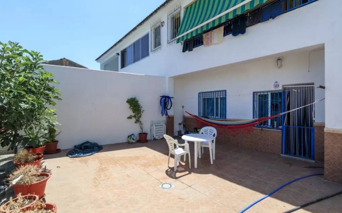 Fuente Vaqueros Apartment | 100 m² Apartment ∙ 3 bedrooms ∙ 6 guests