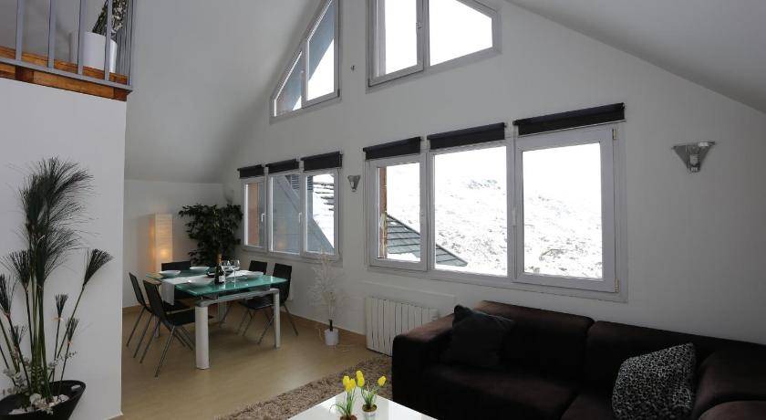 Pradollano Apartment | 150 m² Apartment ∙ 4 bedrooms ∙ 13 guests