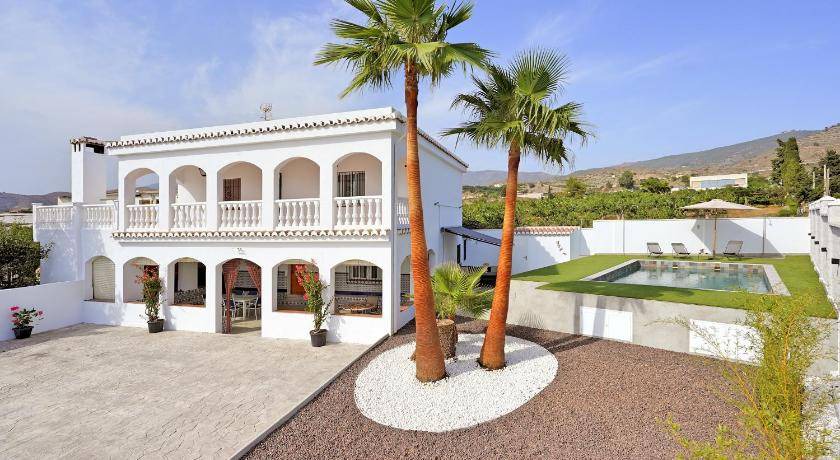 Motril House | 180 m² House ∙ 5 bedrooms ∙ 10 guests