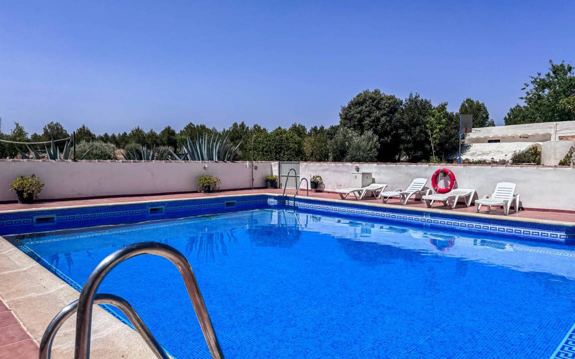 Freila House | 180 m² House ∙ 6 bedrooms ∙ 12 guests