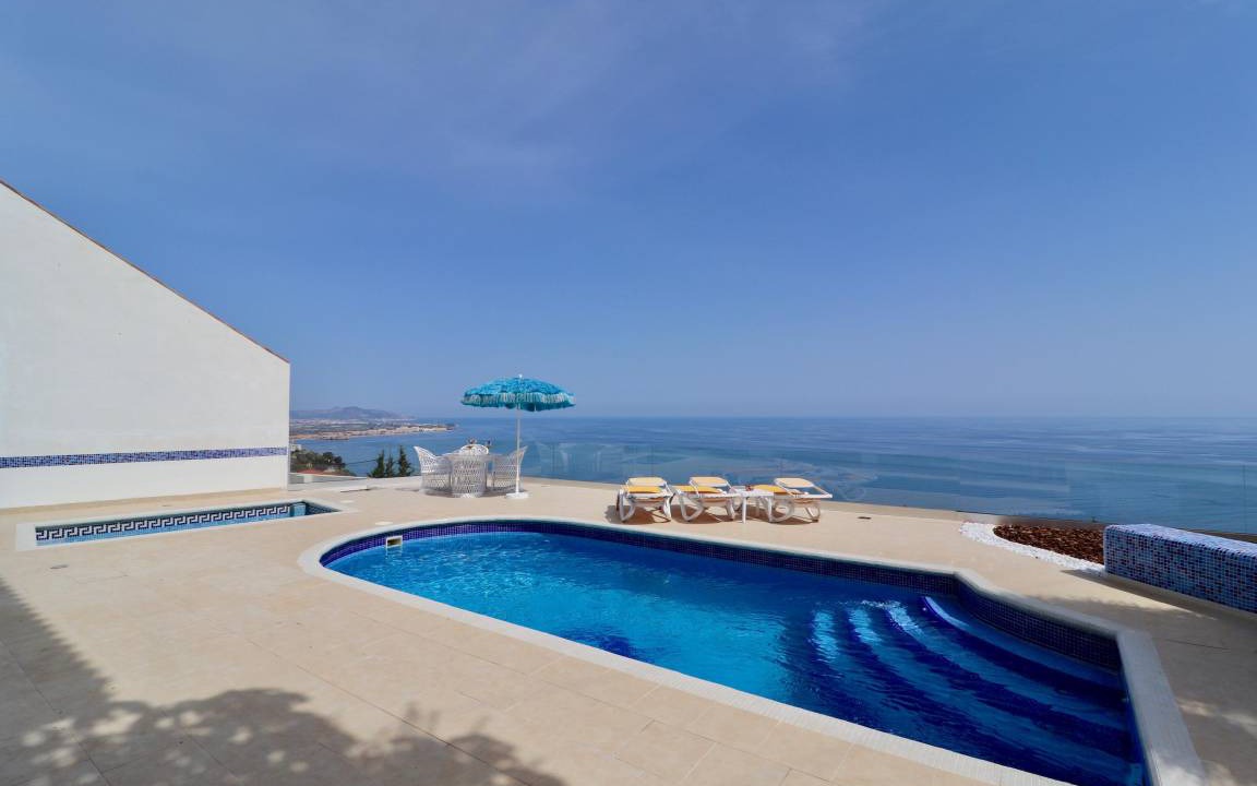 Salobrena Villa | 260 m² Villa ∙ 4 bedrooms ∙ 8 guests