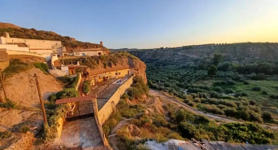 Freila House | 305 m² House ∙ 5 bedrooms ∙ 10 guests