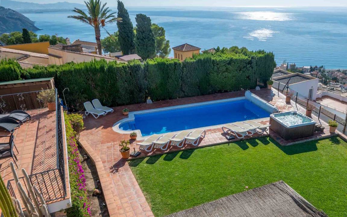 Velilla-Taramay Villa | 390 m² Villa ∙ 8 bedrooms ∙ 16 guests