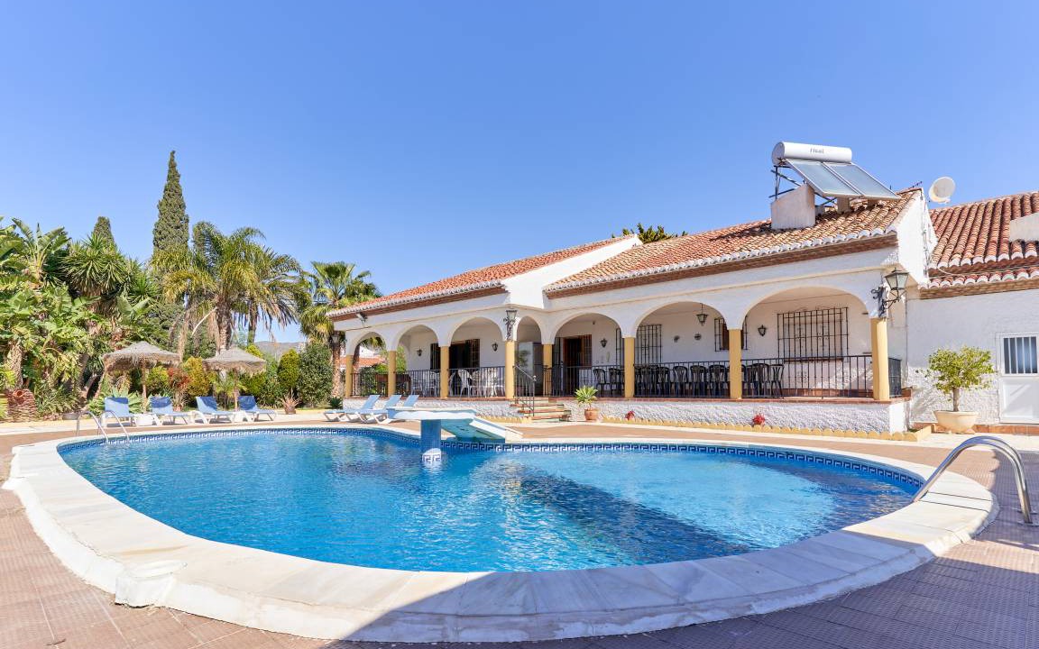 Motril House | 400 m² House ∙ 8 bedrooms ∙ 26 guests