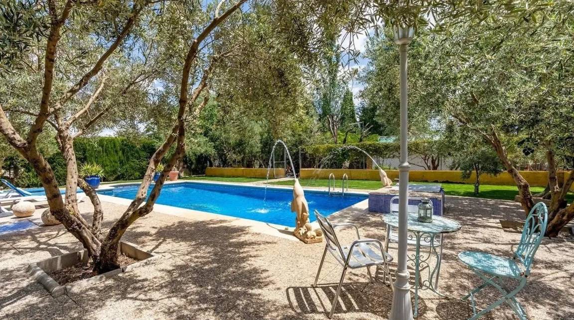 Baza Villa | 5000 m² Villa ∙ 7 bedrooms ∙ 14 guests