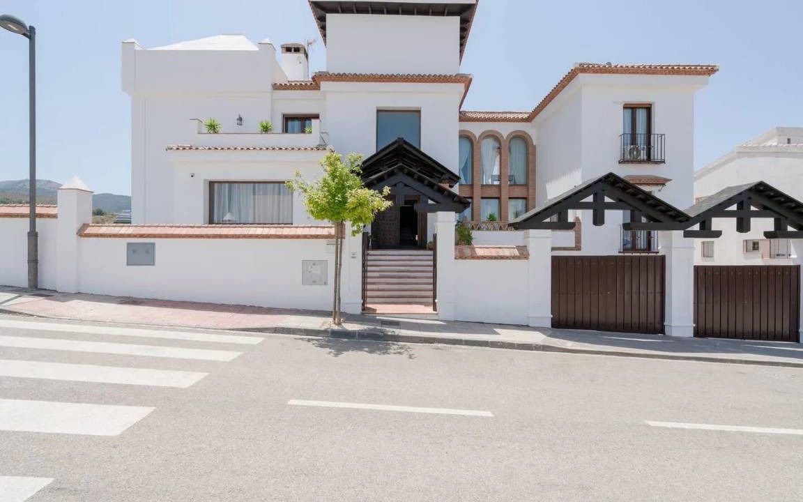 La Zubia Villa | 700 m² Villa ∙ 7 bedrooms ∙ 16 guests