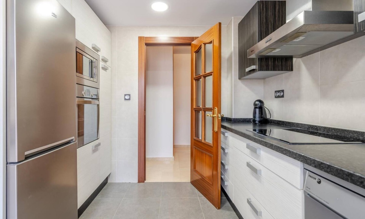 Cervantes Apartment | Amplio Apartamento con Wifi y Garaje