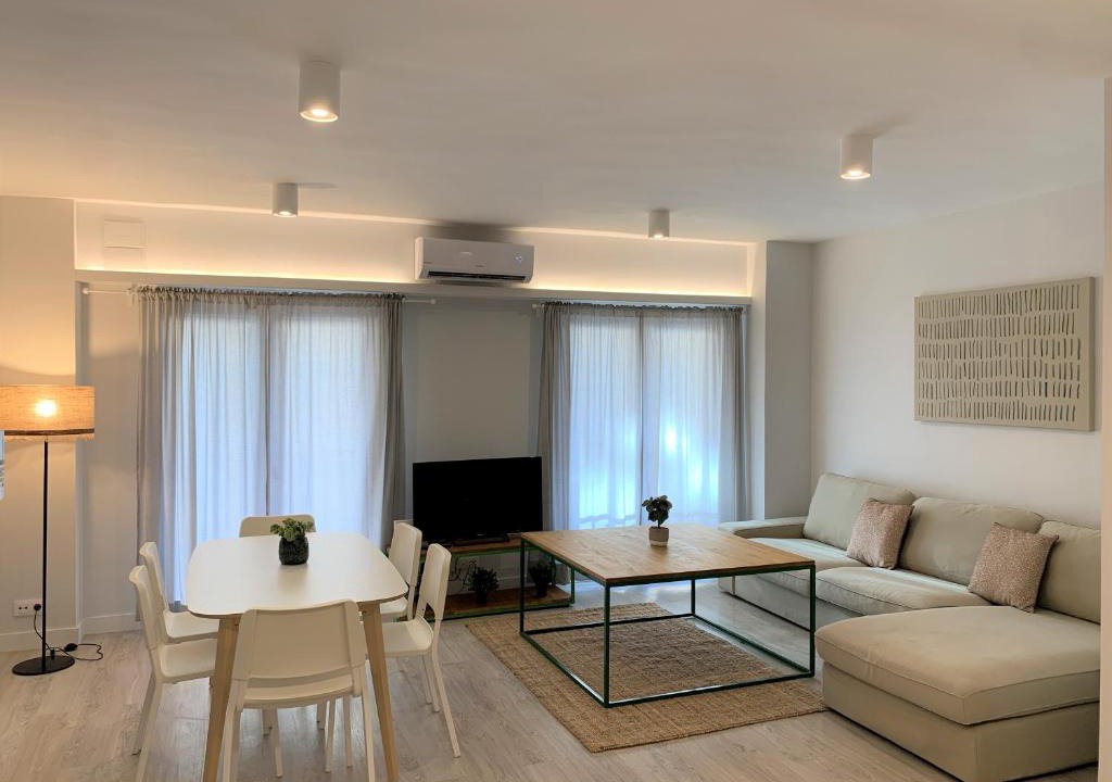 Camino de Ronda Apartment | Apartamento nuevo, 3 dormitorios con terraza