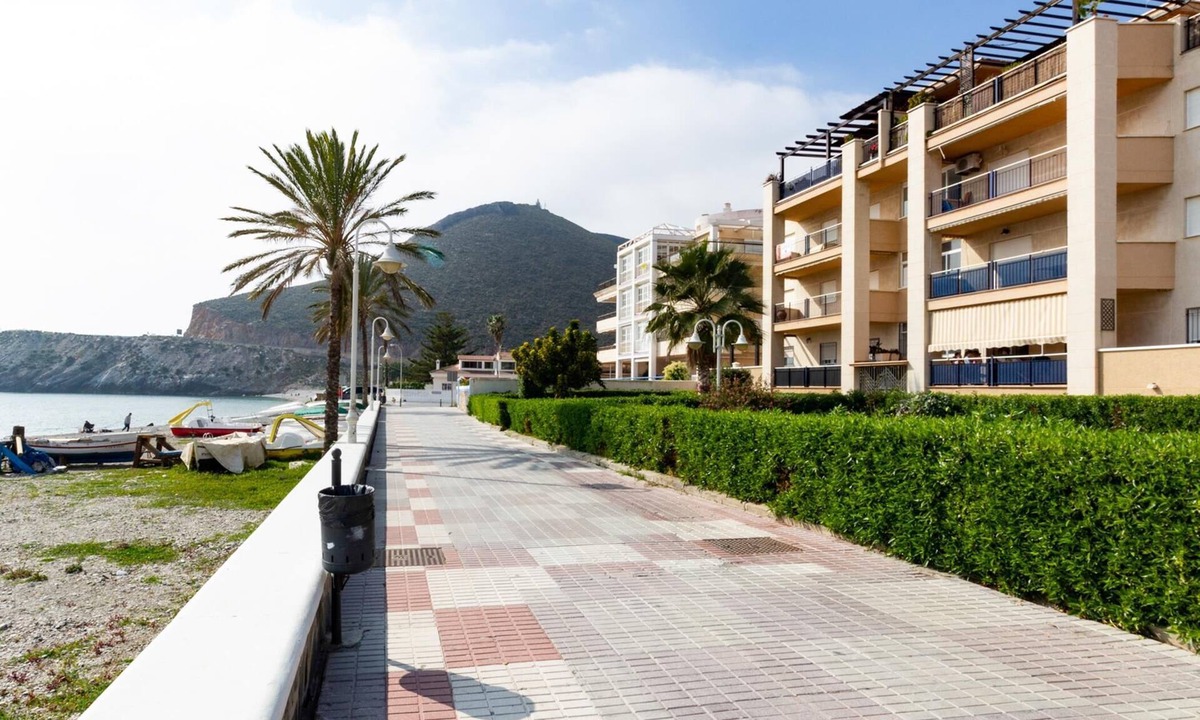 Castell de Ferro Apartment | Apto Castell Beach. Apartment with a spacious seaside terrace.