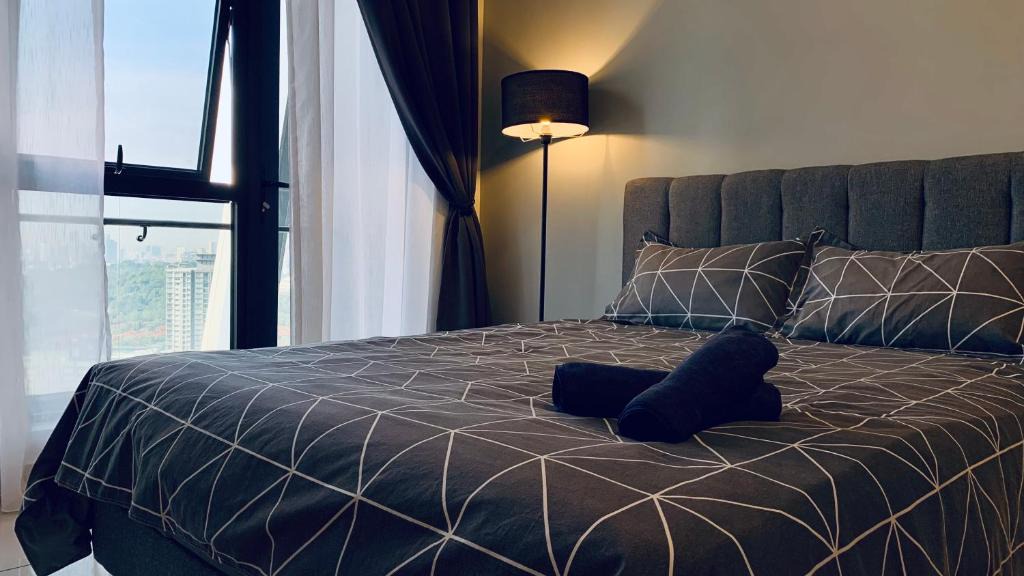 Kuala Lumpur Apartment | Arte Mont Kiara Romantic 2pax Smart Tv wifi AsHome