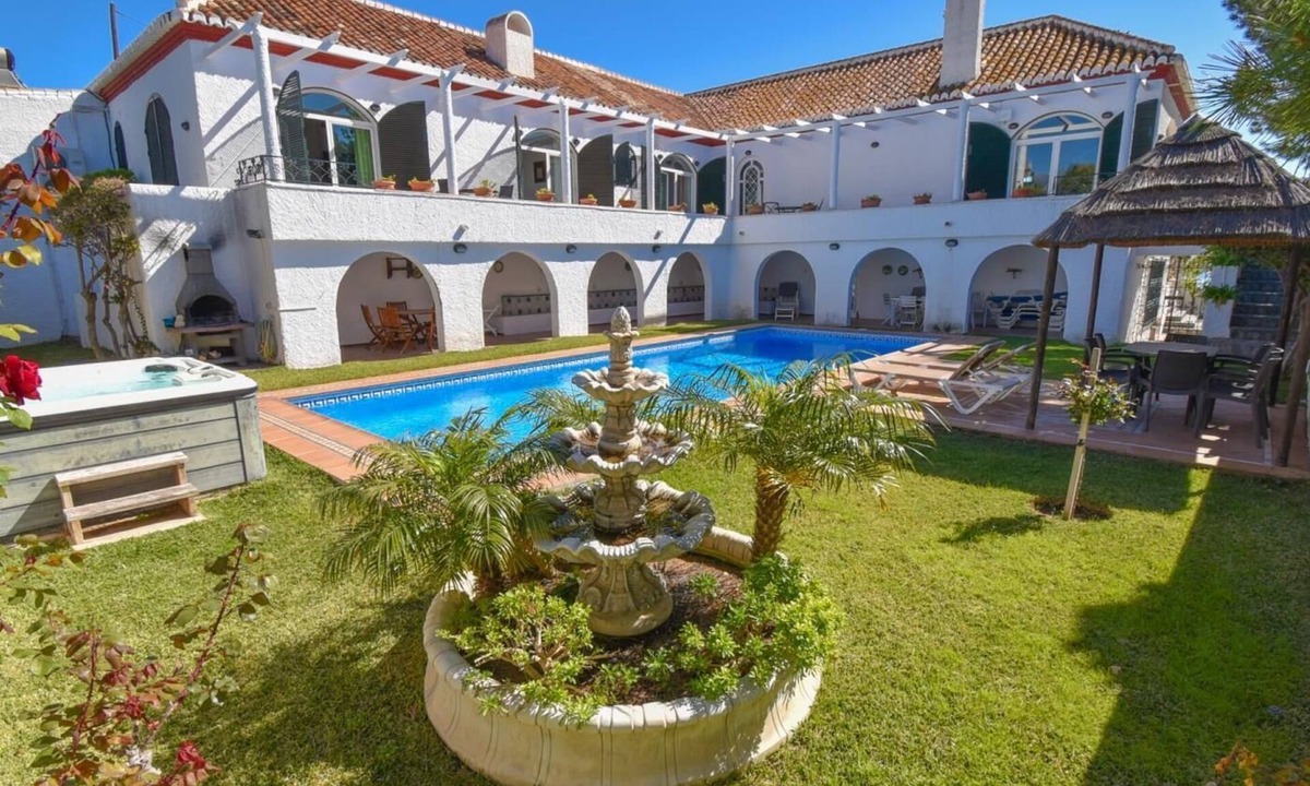 Velilla-Taramay Villa | Beautiful and spacious Villa with private pool