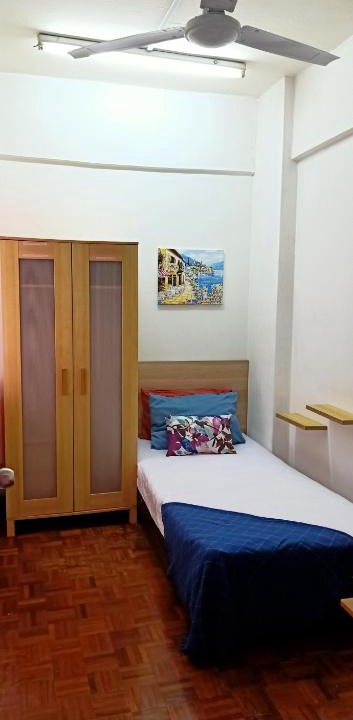 Kuala Lumpur House | Budget Single Bedroom at Suria Kipark Damansara with foldable mattress for 2 pax