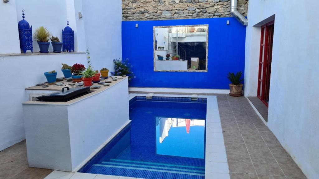 Niguelas House | Casa Roja