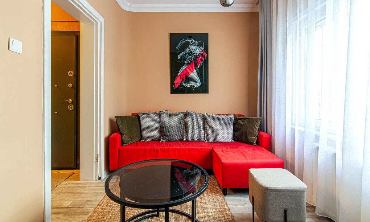 Cihangir Apartment | Central Flat w Backyard 5 min to Taksim Square