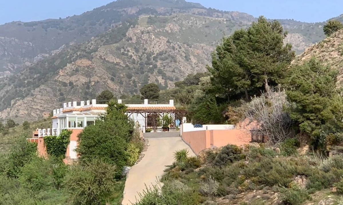 Orgiva House | Comfort holiday home (WIFI, pool, 3 terraces, fantastic view of the mountains)