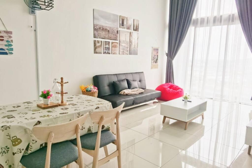 Sungai Buloh Apartment | Cozy Relax Home MRT Hospital Sungai Buloh SB30