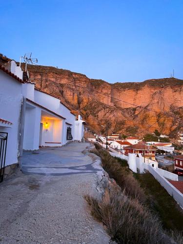 Gorafe House | Cueva de la Luna