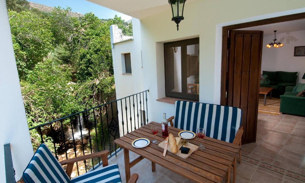 Algarinejo Apartment | El Granero at Molino la Ratonera, a riverside location by a restored watermill.