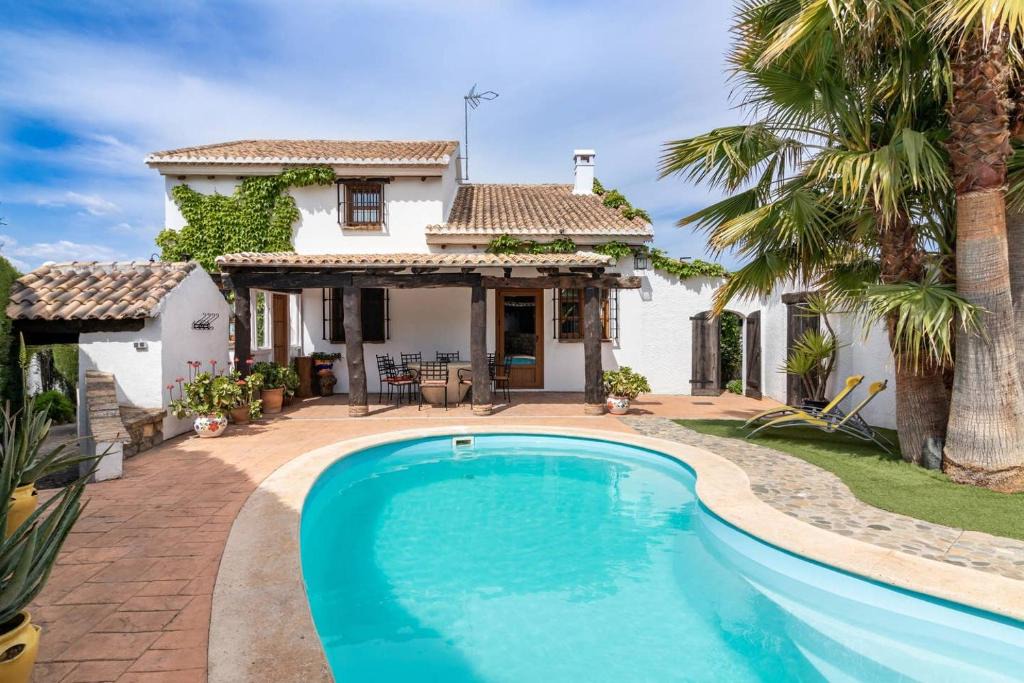 Padul House | Encantadora casa con piscina privada y chimenea