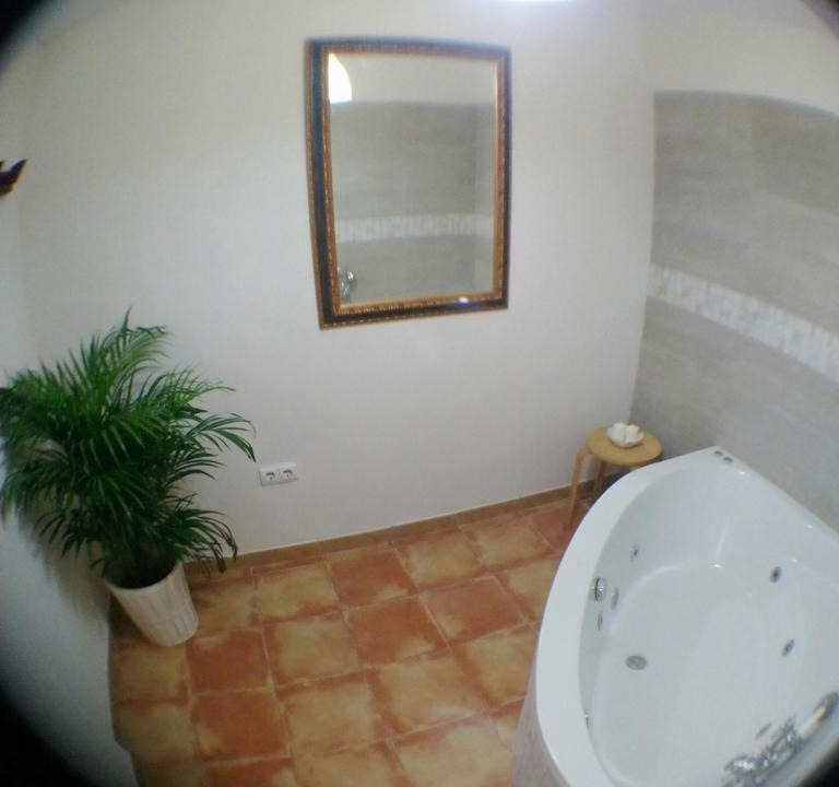 Central District Apartment | Escapadas romanticas en Granada jacuzzi