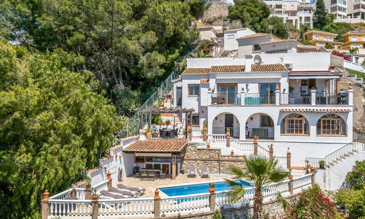 Velilla-Taramay Villa | Exclusive Villa with Panoramic Views and Private Pool