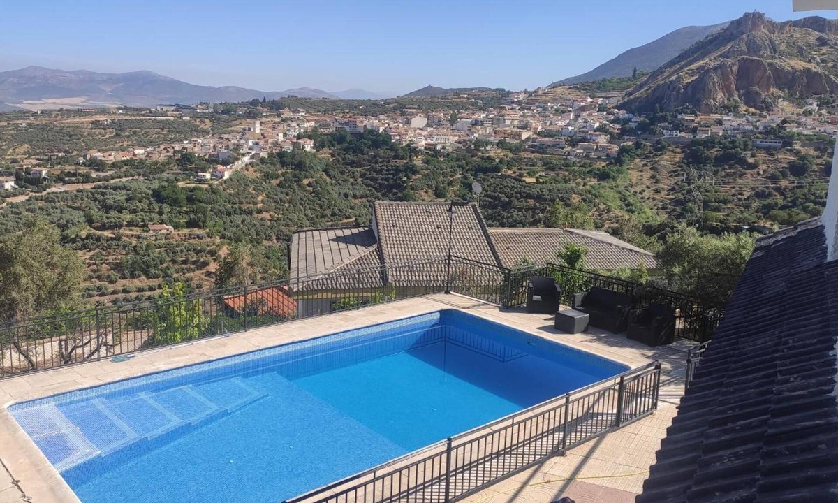 Nivar House | Holiday Home 'Jabero' with Mountain Views, Wi-Fi and Air Conditioning