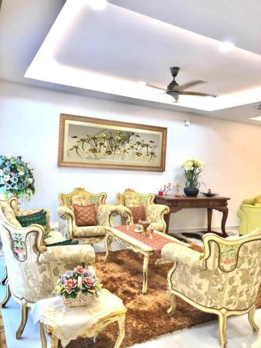 Shah Alam House | Homestay 7-12pax in Shah Alam