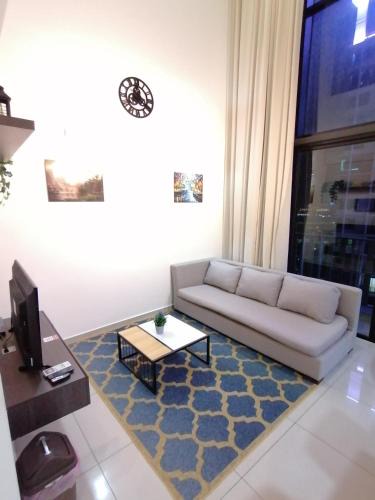 Seksyen 7 Apartment | i-Duplex 1M2R2B Condo - LED Garden, Fun Fair, Waterpark, Wax Museum, Mall & More!
