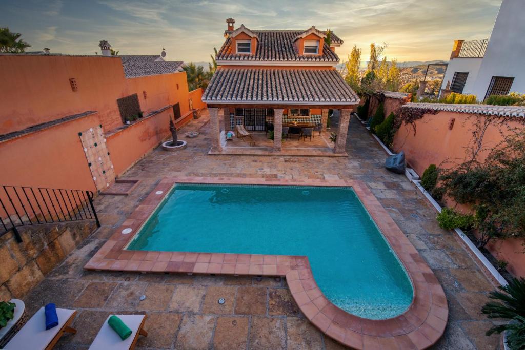 Barrio de la Vega House | La Rayuela