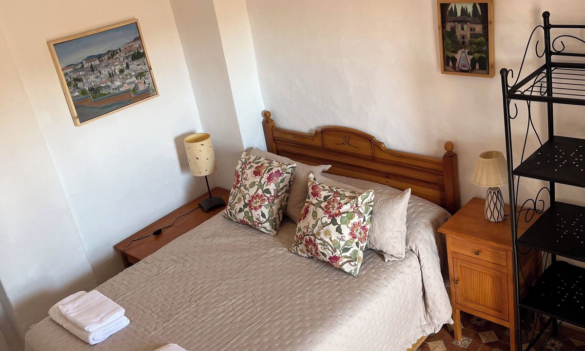 Beiro Apartment | La Torrecilla: the house on the wall
