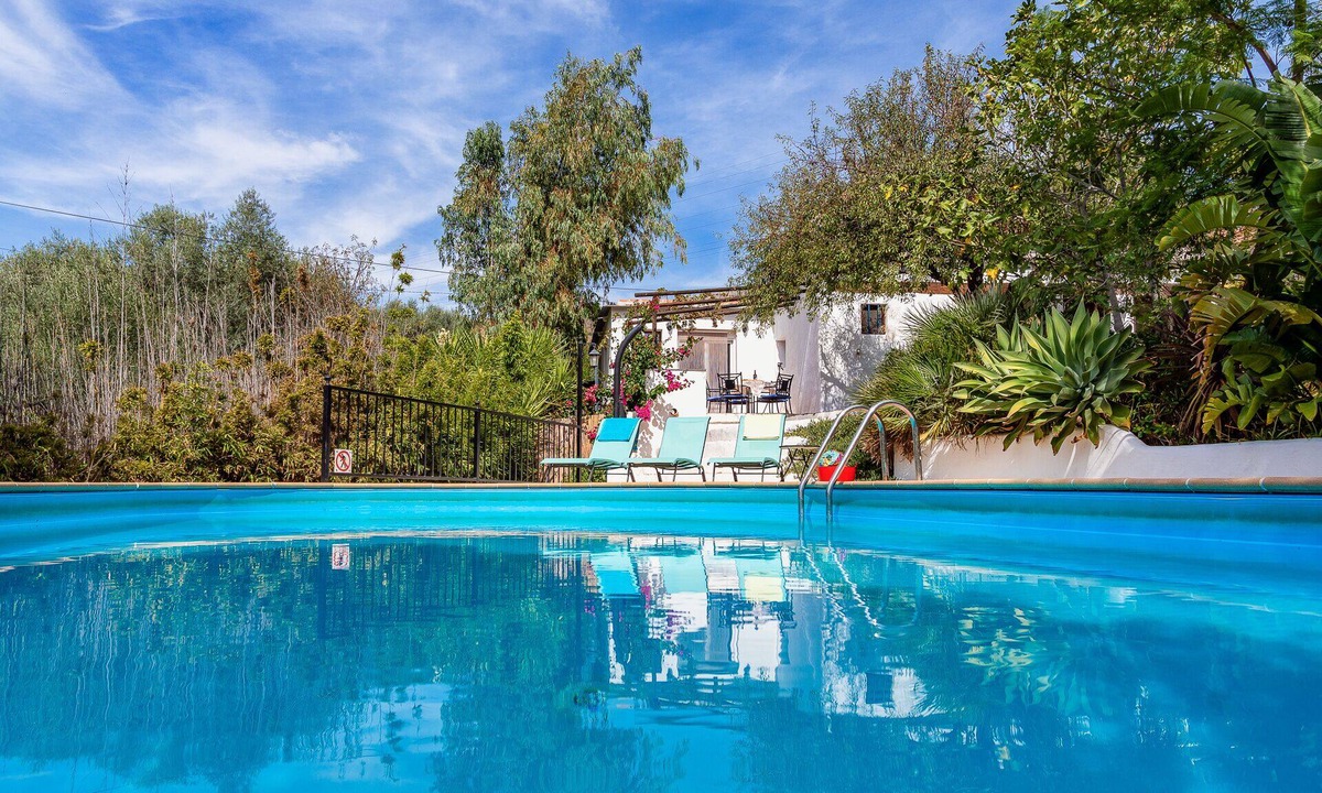 Orgiva Villa | Large Country House With Spacious Gardens and Large Pool (aircon & fibre optics)