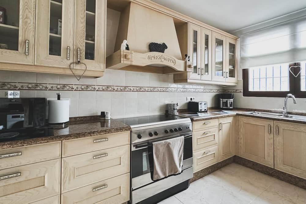 Montefrio Cottage | Large house situated in olive groves with stunning views of the Nevada mountains