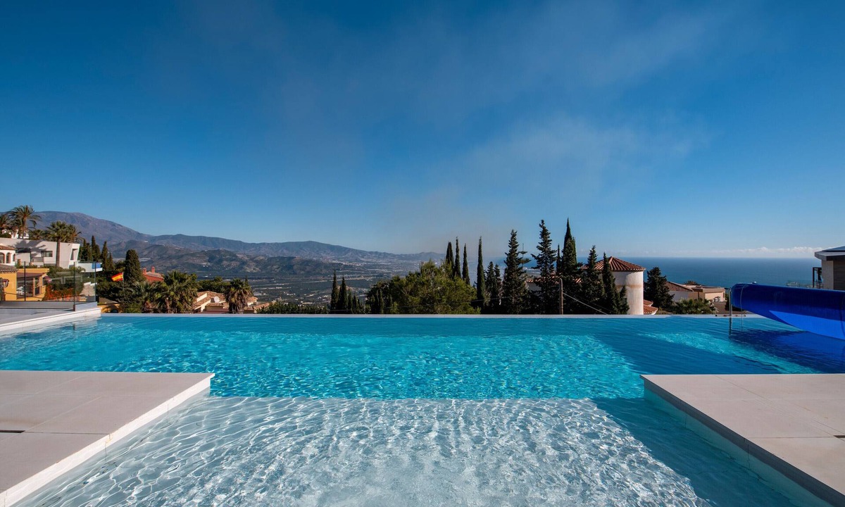 Salobrena Villa | Luxurious Villa Oro with Infinity Pool and Panoramic View