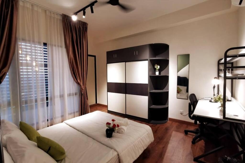 Kuala Lumpur Apartment | Mont Kiara Duplex - 5 min to Solaris MITEC Matrade