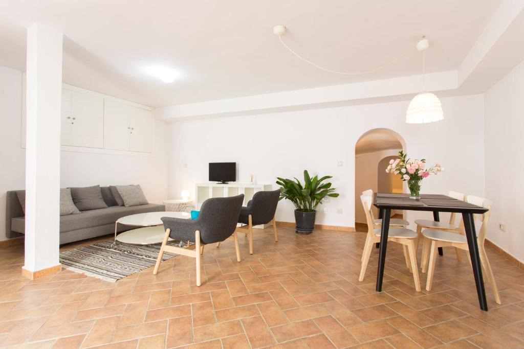 Sacromonte Apartment | Montes Claros 26