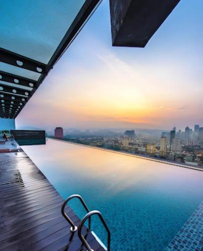 Chow Kit Hostel | Regalia Infinity Skypool