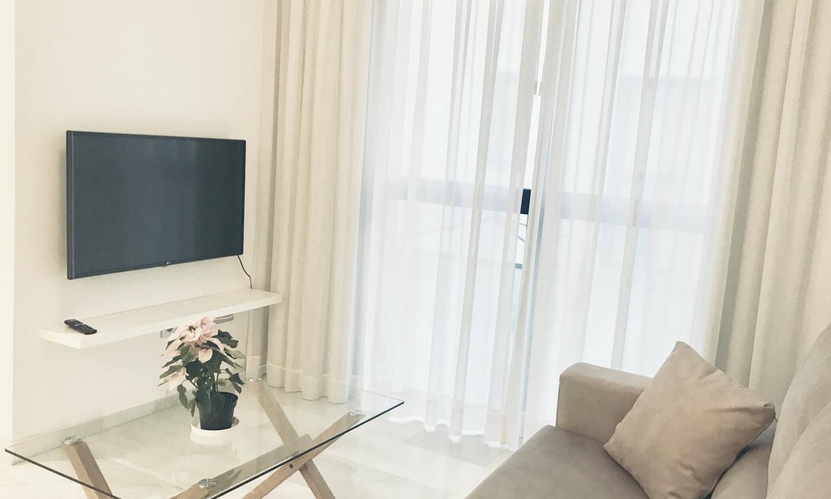 Centro - Sagrario Apartment | Spacious and modern Apartment with free parking in the heart of Granada 7