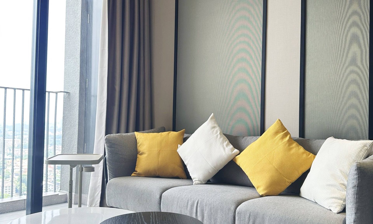 Taman United Apartment | Spacious Apartment with Sky-pool ! Free Shuttle to Mid Valley & KL Sentral