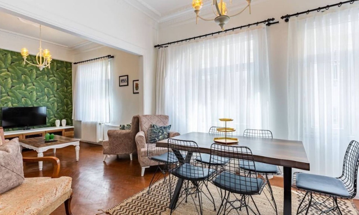 Kabatas Apartment | Spacious, high ceiling, mid-century renovated flat