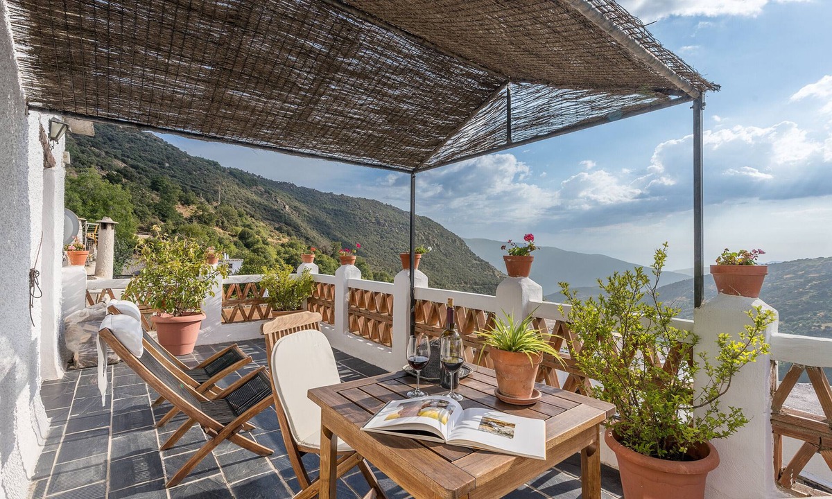 Bubion Apartment | Studio Apartment 'Casa Belmonte' with Sea View, Private Terrace and Wi-Fi