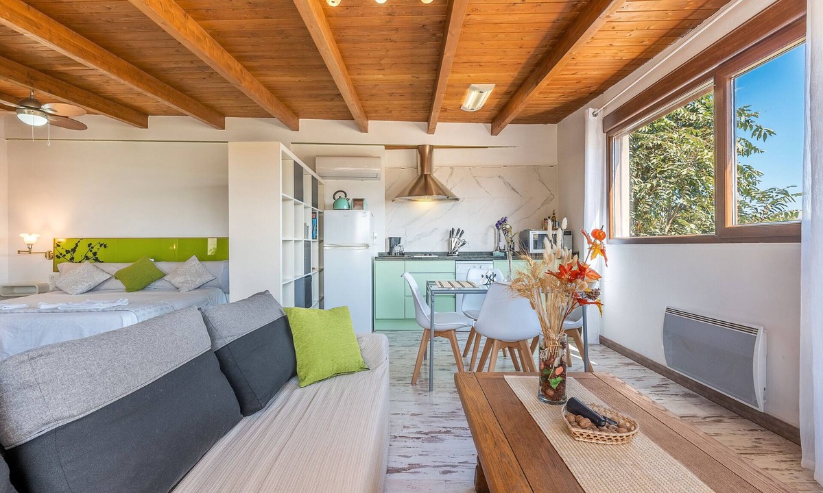 Vegas del Genil Apartment | Studio 'Mirador' with Mountain View, Wi-Fi and Air Conditioning