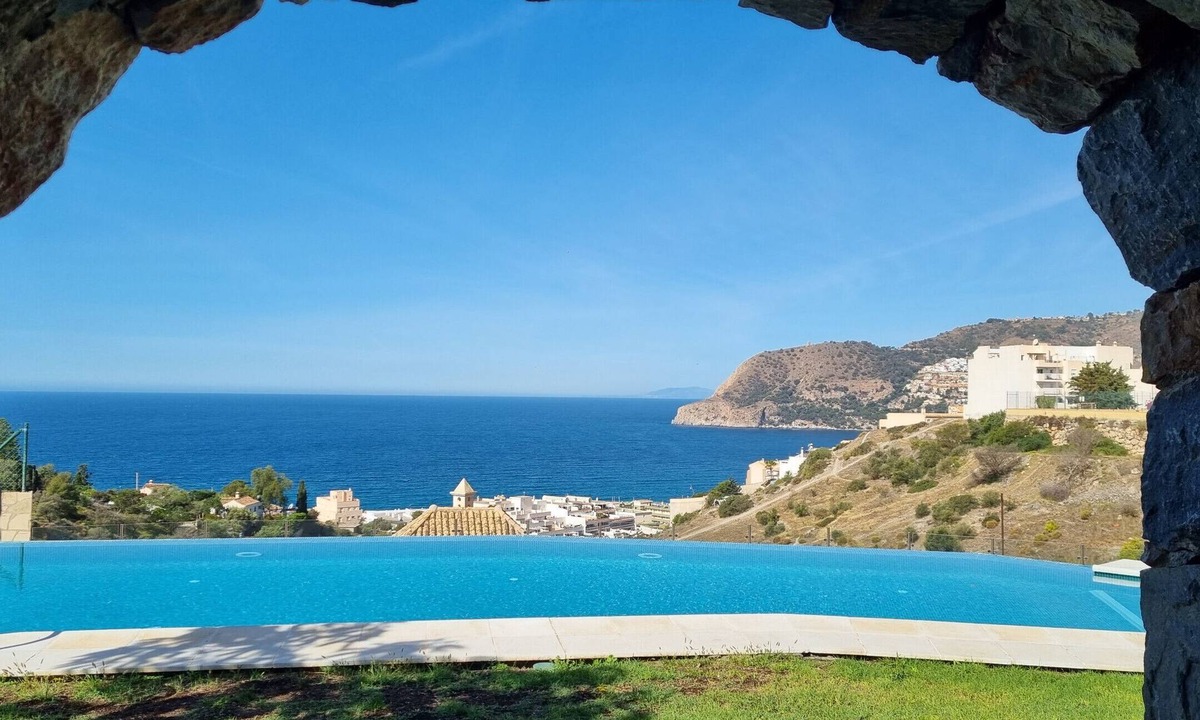 La Herradura House | Stunning 3 bedroom house with communal pool and views
