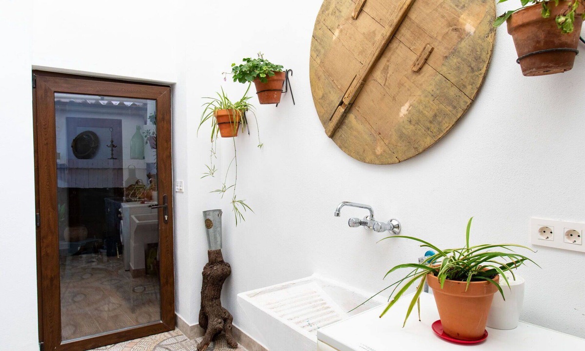 Niguelas House | Stunning villa for 8 people with WIFI and terrace