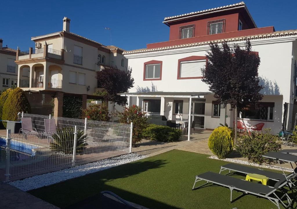 Alhendin Apartment | The Red House