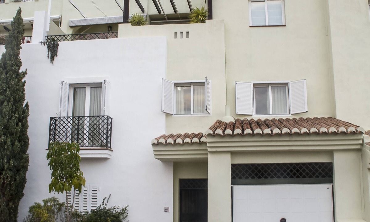 La Herradura House | This website is very bad