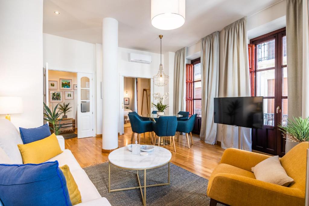 Central District Apartment | tuGuest Isabel la Catolica Apartment