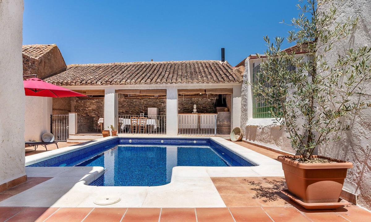 Niguelas House | Vacation Home "Casa Juan Y Loli" with Mountain View, Private Pool & Wi-Fi