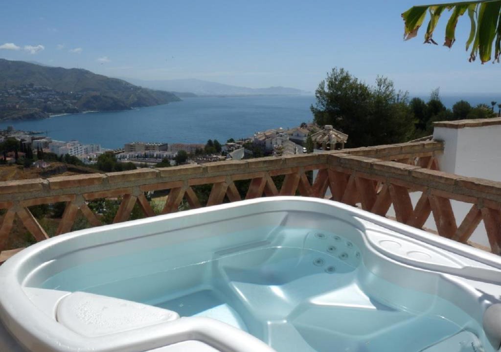 Velilla-Taramay Villa | VILLA AMANECER