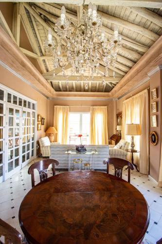 Cervantes Villa | Villa Castro
